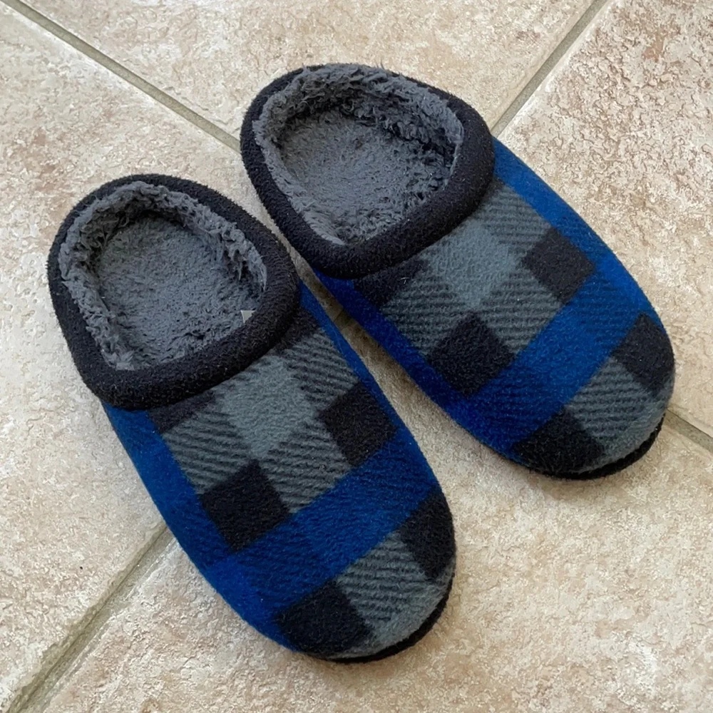 Cuddl Duds Boys Buffalo Check Fleece Slippers